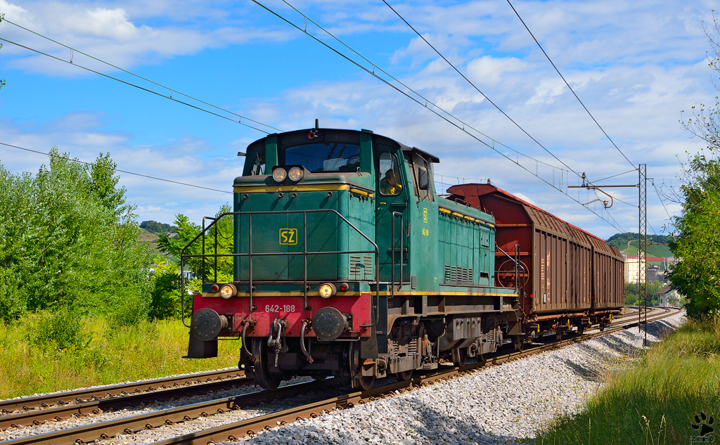Diesel loc 642-188 is pulling freight train through Maribor-Tabor on the way to Tezno yard. /30.7.2013