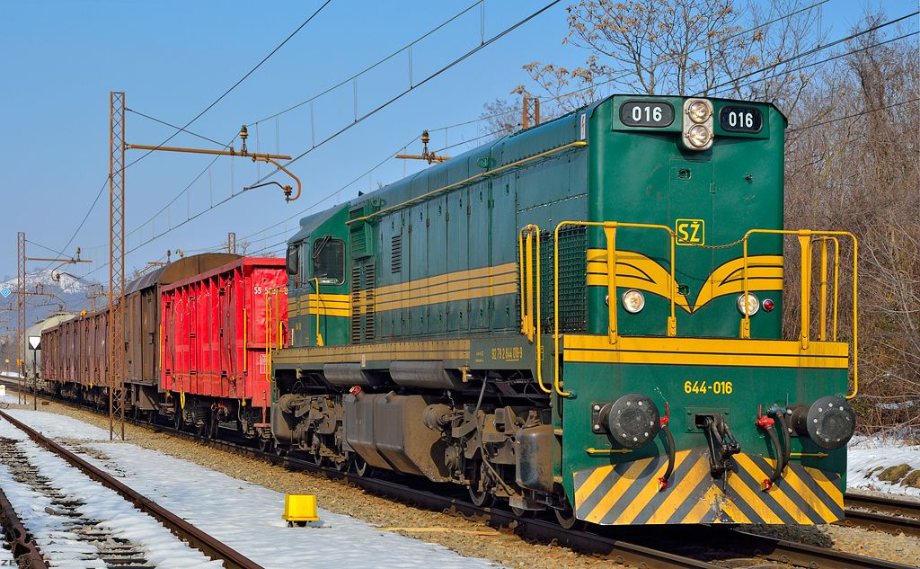 Diesel loc 644-016 pull freight train through Maribor-Tabor on the way to Tezno yard. /1.3.2013