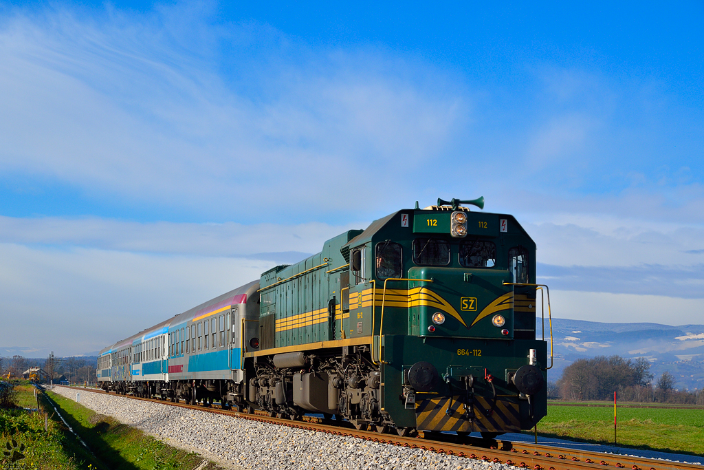 Diesel loc 664-112 is hauling MV247 'Citadella' through Gaj on the way to Budapest. /5.12.2012