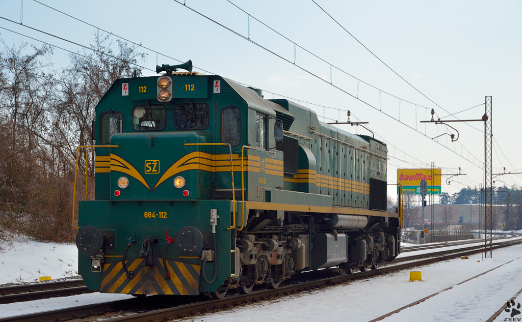 Diesel loc 664-112 is running through Maribor-Tabor on the way to Studenci station. /28.3.2013 