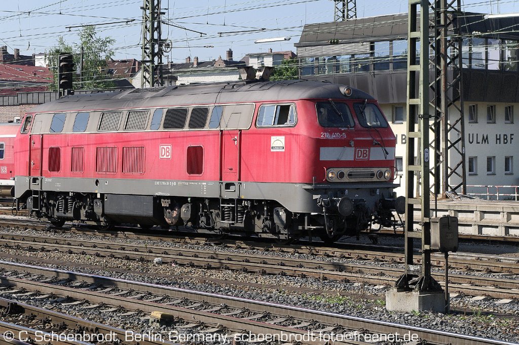 Diesel Loco 218 410-9 waiting at Ulm.
09. August 2010