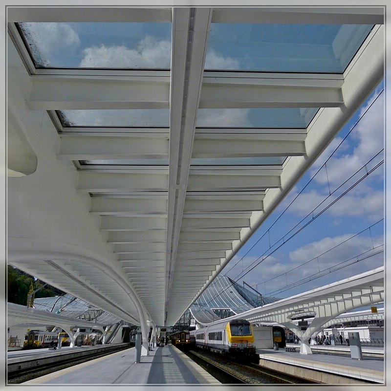 Different trains photographed in Lige Guillemins on August 30th, 2009.