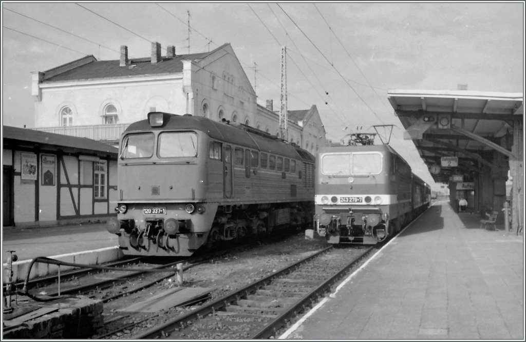 DR 120 and 243 in Gstrow (DDR).
26.09.1990