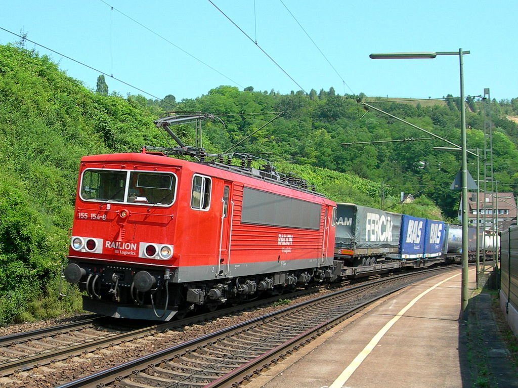 E 155 with a cargo train in Istein.
05.07.2006