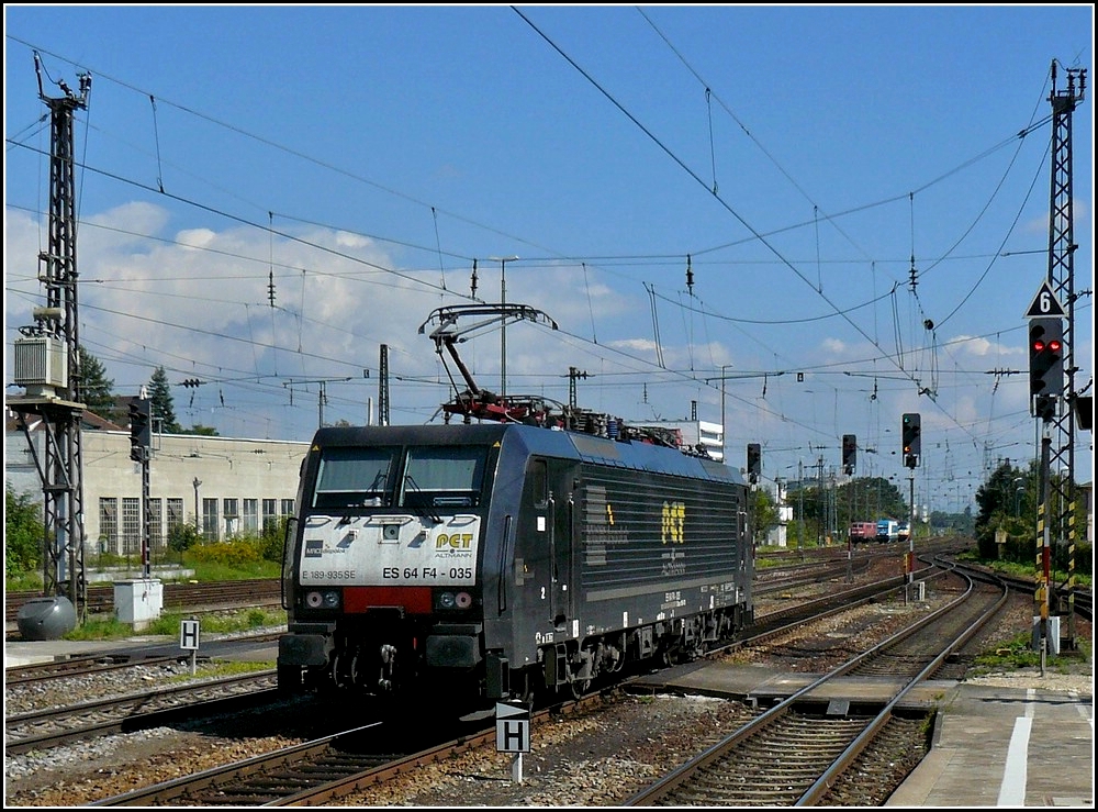 E 189 935 is running alone through the main station of Regensburg on September 11th, 2010.