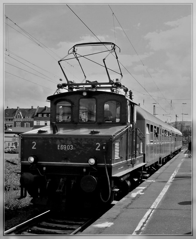 E69 03 photographed in Koblenz Ltzel on May 22nd, 2011.