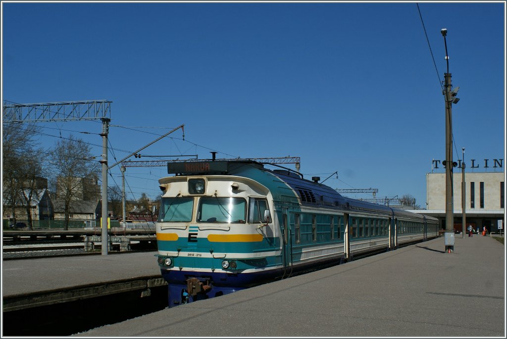 Edelaraudtee DR-1B 3716 to Navra in Tallinn. 
01.05.2012