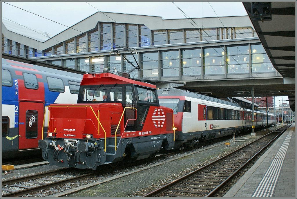 Ee 2/2 922 006-2 in Basel SBB. 
10.12.2010