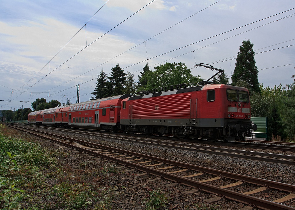 Electric locomotives 143 910-8 with RB 27 (Rhein-Erft railway), at 11.08.2011 moves toward Koblenz main station, here just before the station Unkel.
