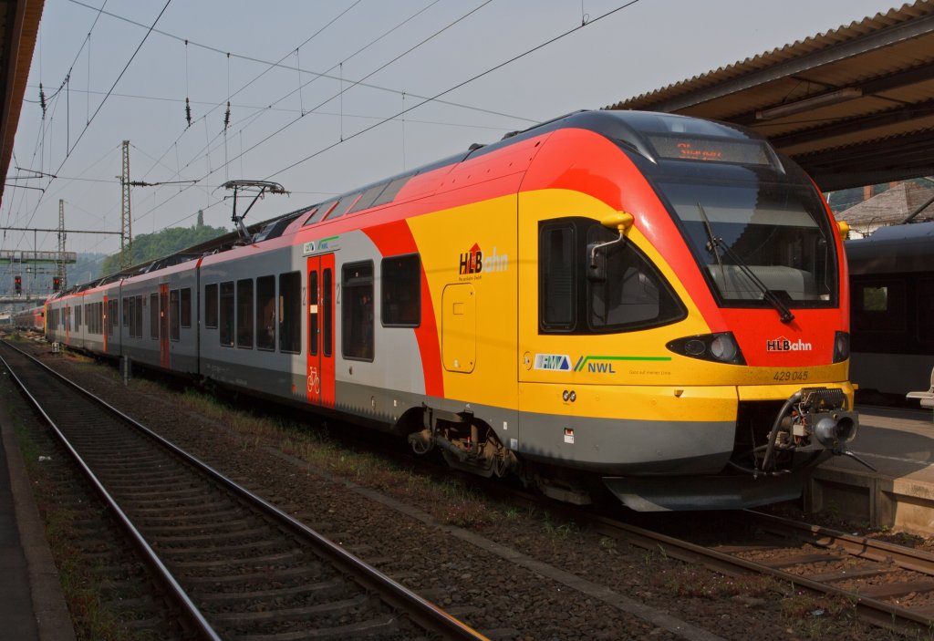 Electrical Multiple Unit 429 045 / 545 a 5-piece Stadler Flirt of the HLB (Hessischen Landesbahn) as RE 40 (Main-Sieg-Express) is on 05.21.2011 from Frankfurt / Main Coming retracted into the main station Siegen (end station).