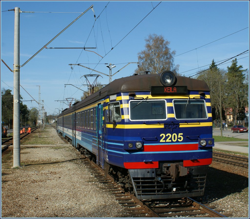 Elektriraudtee 2205 to Keila is leaving Nmme. 09.05.2012