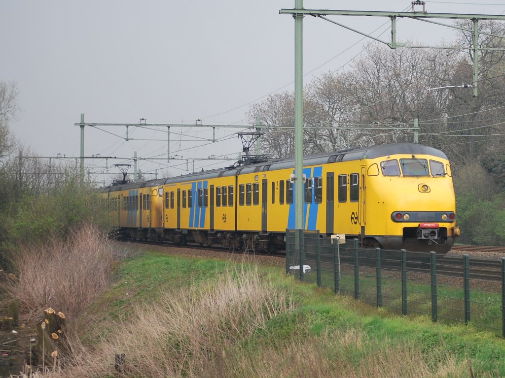 EMU (class hondekop  dog's head ) arriving at Maastricht on 4 April 2012.