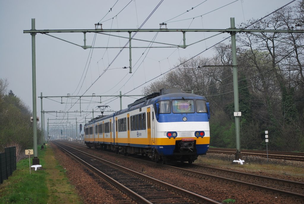 EMU (class 'Sprinter') leaving Maastricht station towards Roermond on 4 April 2012.