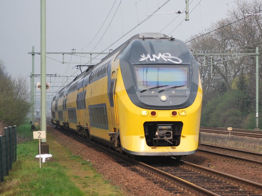 EMU (class VIRM  Regiorunner ) arriving at Maastricht station on 4 April 2012.