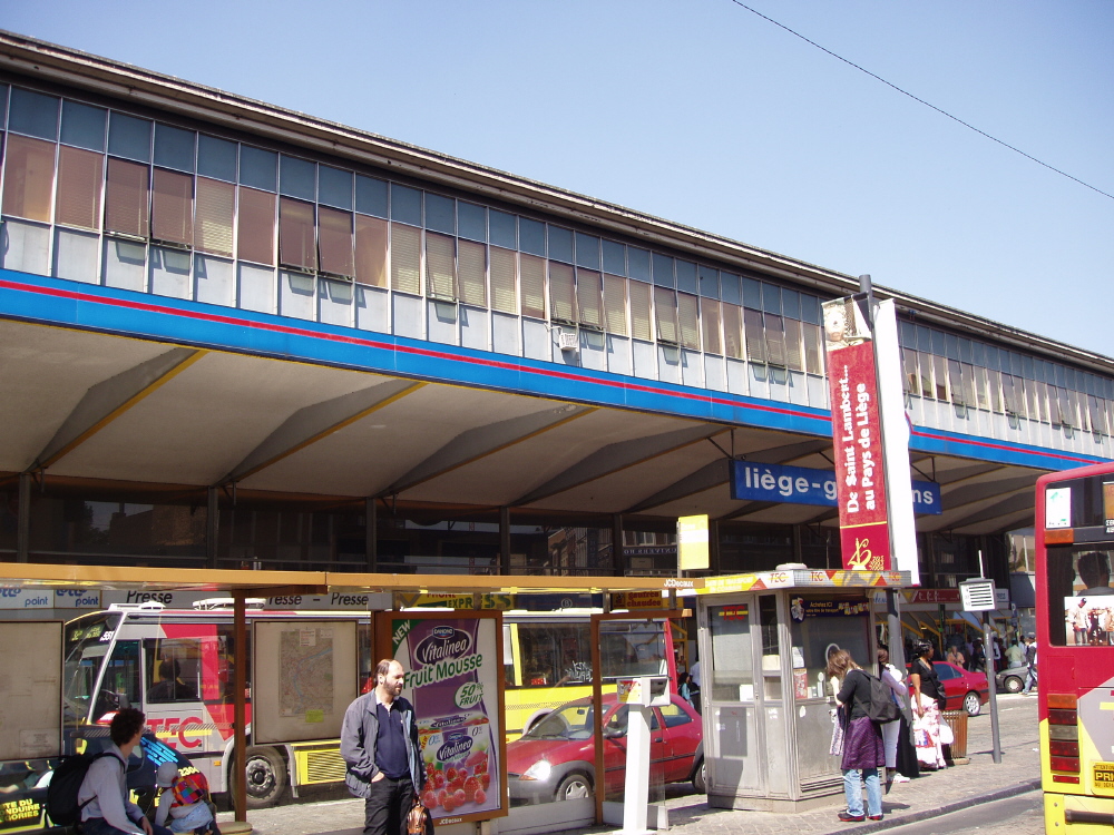 Faade of the former Lige-Guillemins railway station in June 2006 (now demolished). The building was built in 1958, in the 'World Exhibition' style.