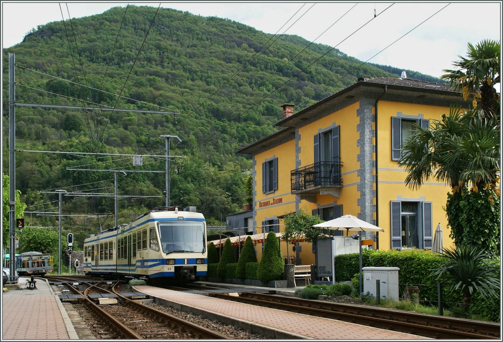 FART Fast Train from Domossola is leaving Intragna.
22.05.2013