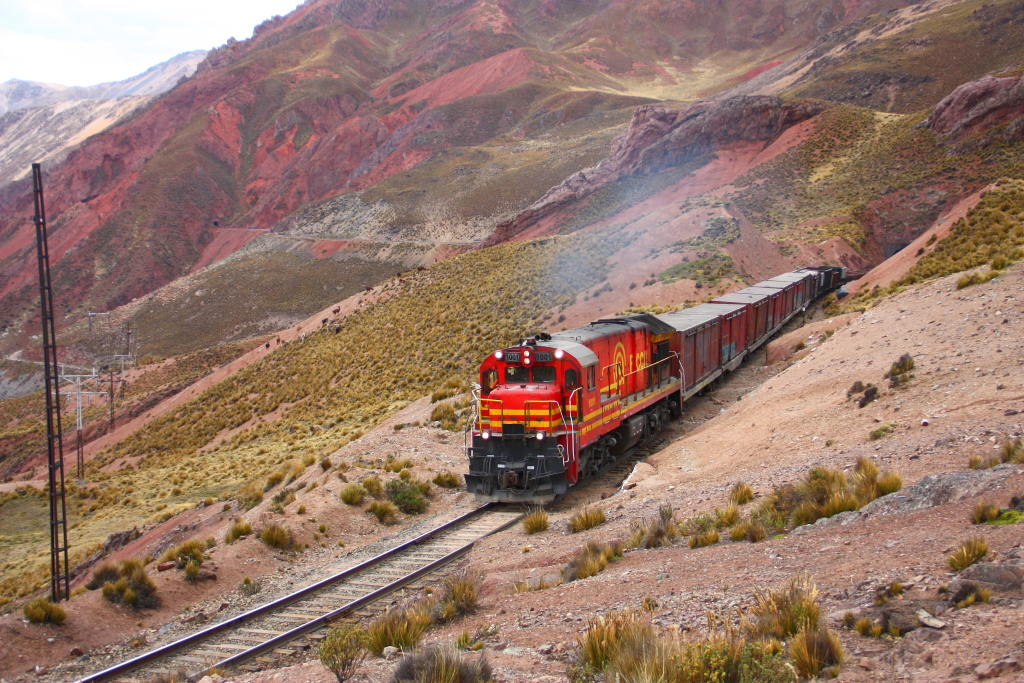 FCCA 1001 ( C30-7) just underneath the Galera summit tunnel.

Note the visible line on the side of the mountains just above the locomotive.