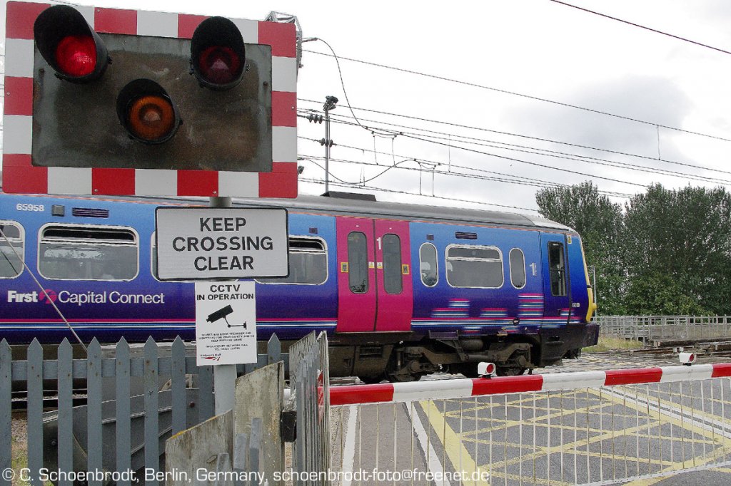 First Capital Connect (FCC) 365524 at Ely levelcrossing.
July 2010