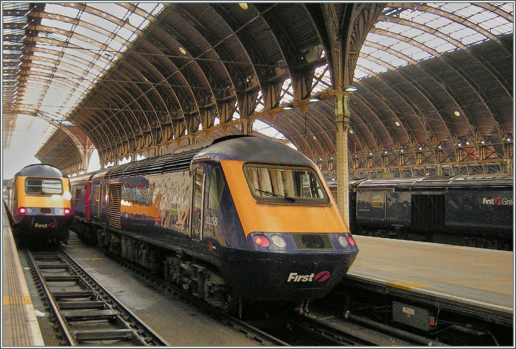 First Great Western HST 125 43158 in the Paddington Station. 
15. 04.2008