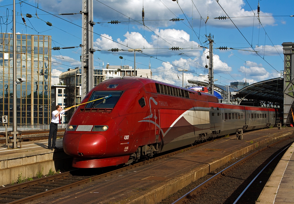 First of all, a clear view - before the trip starts to Paris. The Thalys PBKA 4303 stands at 07.07.2012 in Cologne main station for the trip to Paris, ready.