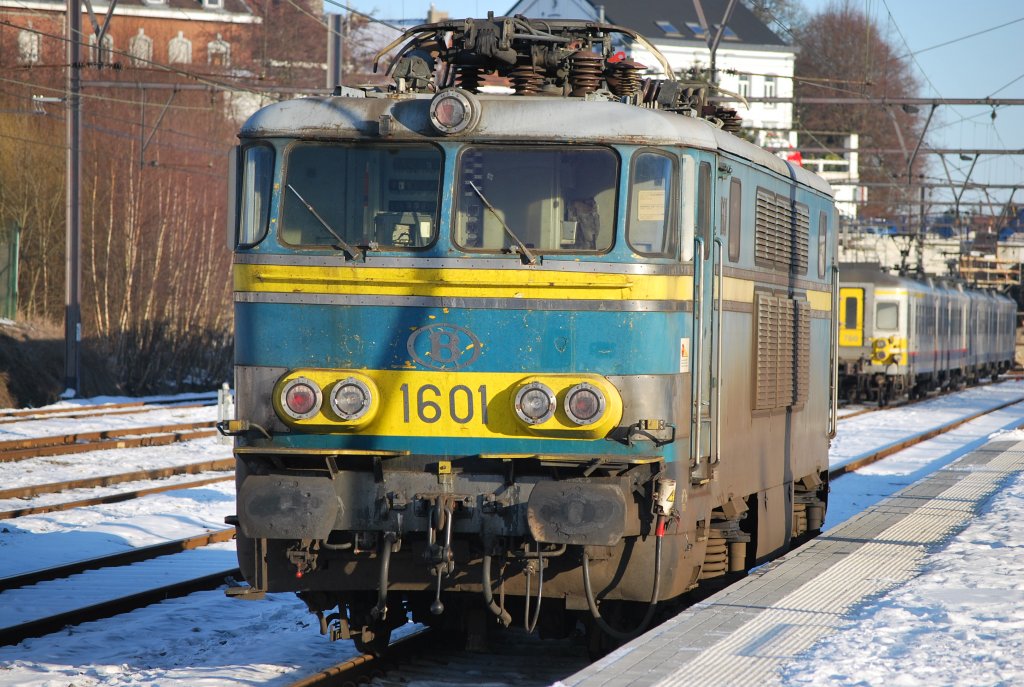 Former multi-voltage engine on a cold winter day in Welkenraedt station (January 2009).