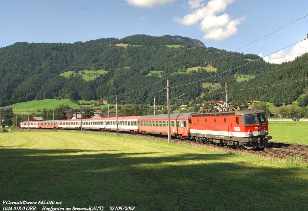 From Worgl and directed to the Kizbuhel 1044 018-0 OBB passes near Hopfgarten im Brixental (AUT)