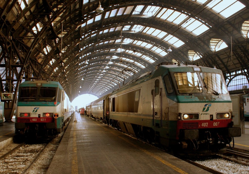 FS E 402 022 and 007 in Milano Centrale.
22.01.2009