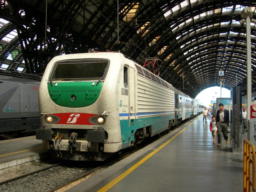 FS e 402 165 in Milano Centrale. 
30.08.2006