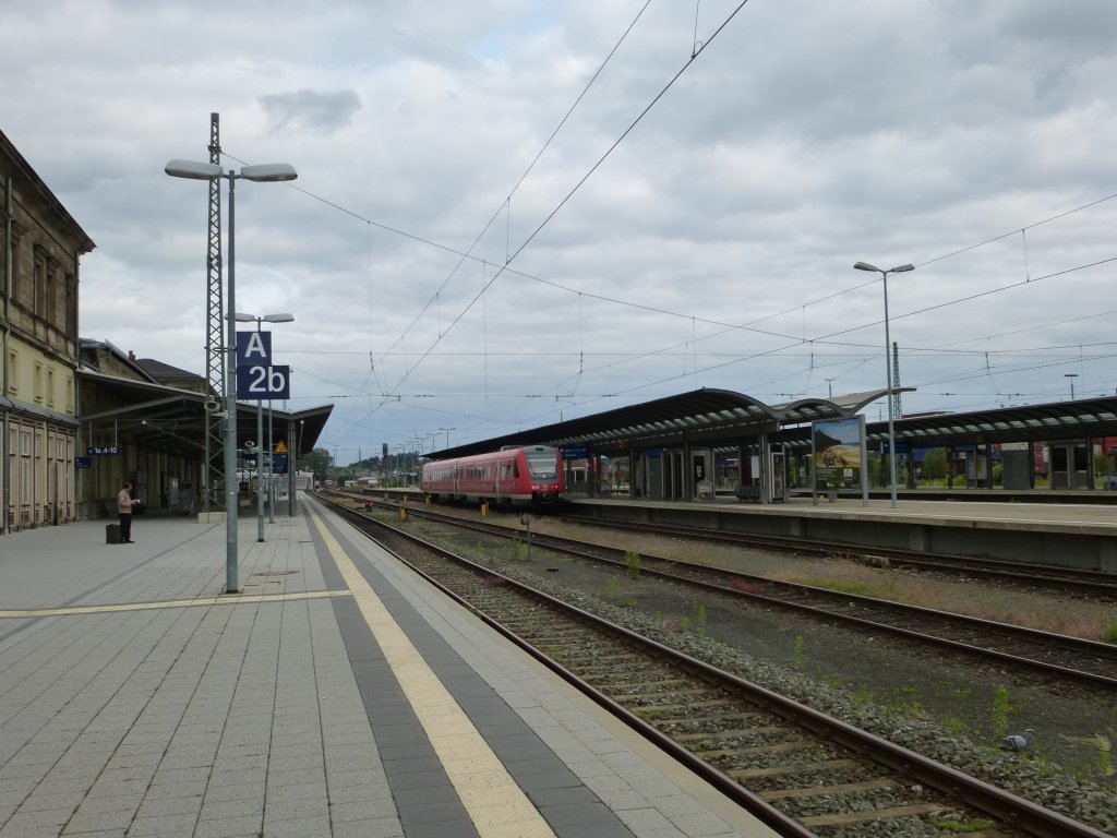 Gate 2 and 4 abot the main station of Hof.
On Gate 4 is standing 612 021 with a regional train to Wrzburg main station, June 26th 2013.