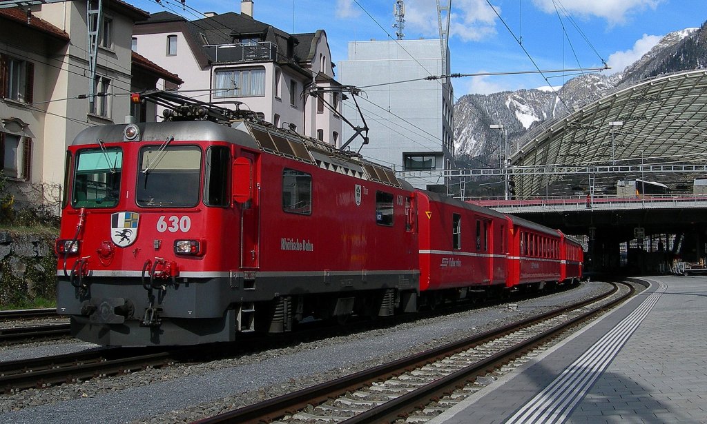 Ge 4/4 II 630 with a RE to Disentis leaves Chur. 
22.03.2008