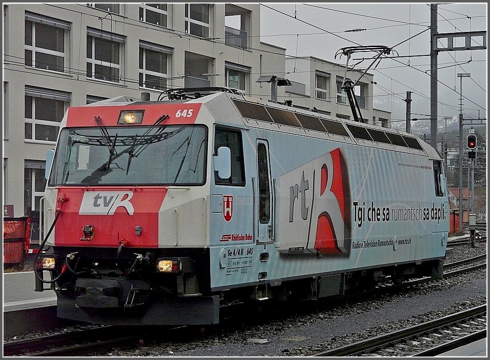 Ge 4/4 III 645 is running through the station od Chur on December 23rd, 2009.