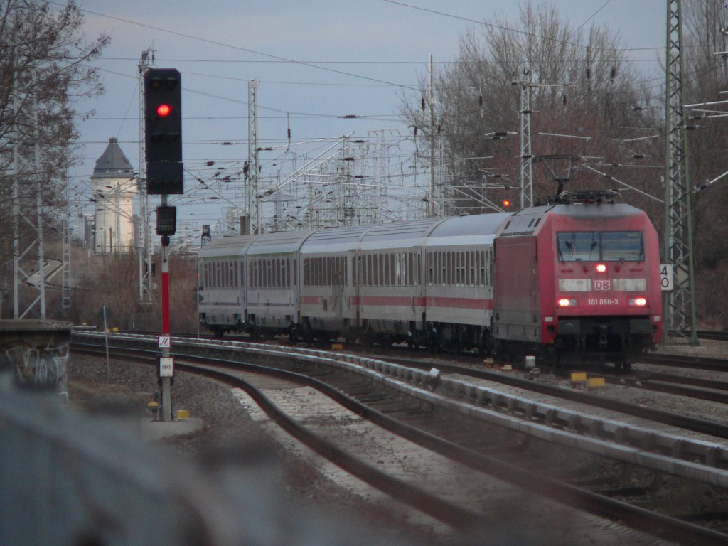 German Intercity with 101 088-3 on 2010-03-07 in Berlin Rummelsburg.