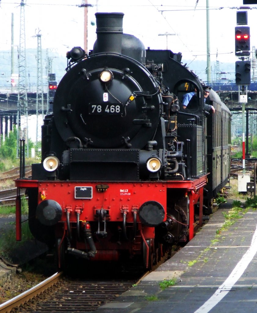 German steam locomotive 78 468 (Pt 37.17) - Prussian T18 with a passenger train on 22.05.2008 (Ascension) in the Hagen main station. The plan went Ruhrtalbahn steam between Hagen main station and the Railway Museum Bochum-Dahlhausen.

