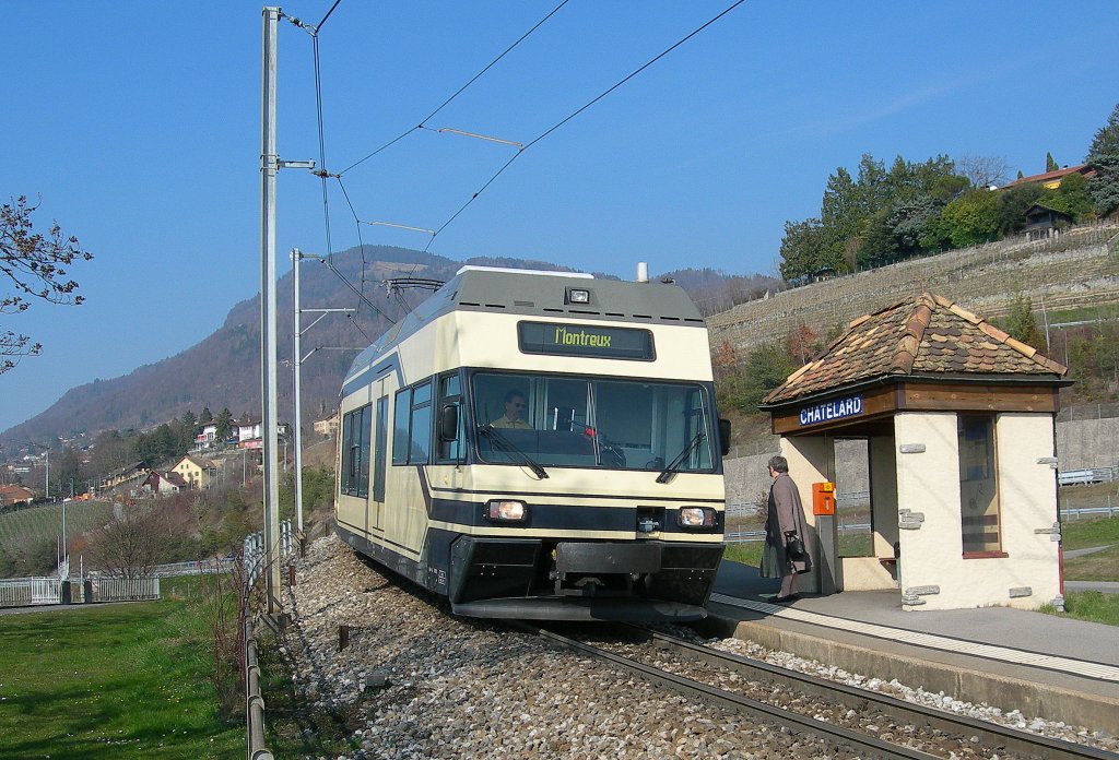 GTW local train makes a stop in Chtelard (VD). 
14.03.2007