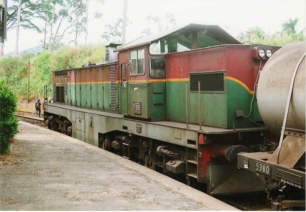 Henschel Thyssen Class M6 - 786 just arrived Demodar hauling a mix train in Sep 2012. The picture was taken from the platform 