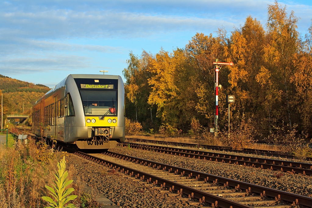 Herdorf on 28.Okt.2011: A Stadler GTW 2 / 6 of the Heller Valley Railway (Hellertalbahn) moves toward Betzdorf/Sieg.