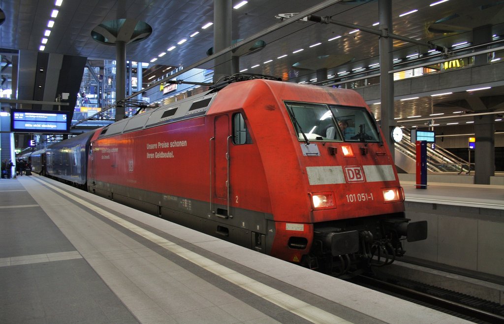 Here 101 051-1 with EN476 from Budapest-Keleti pu to Berlin main station. Berlin main station, 25.2.2012.