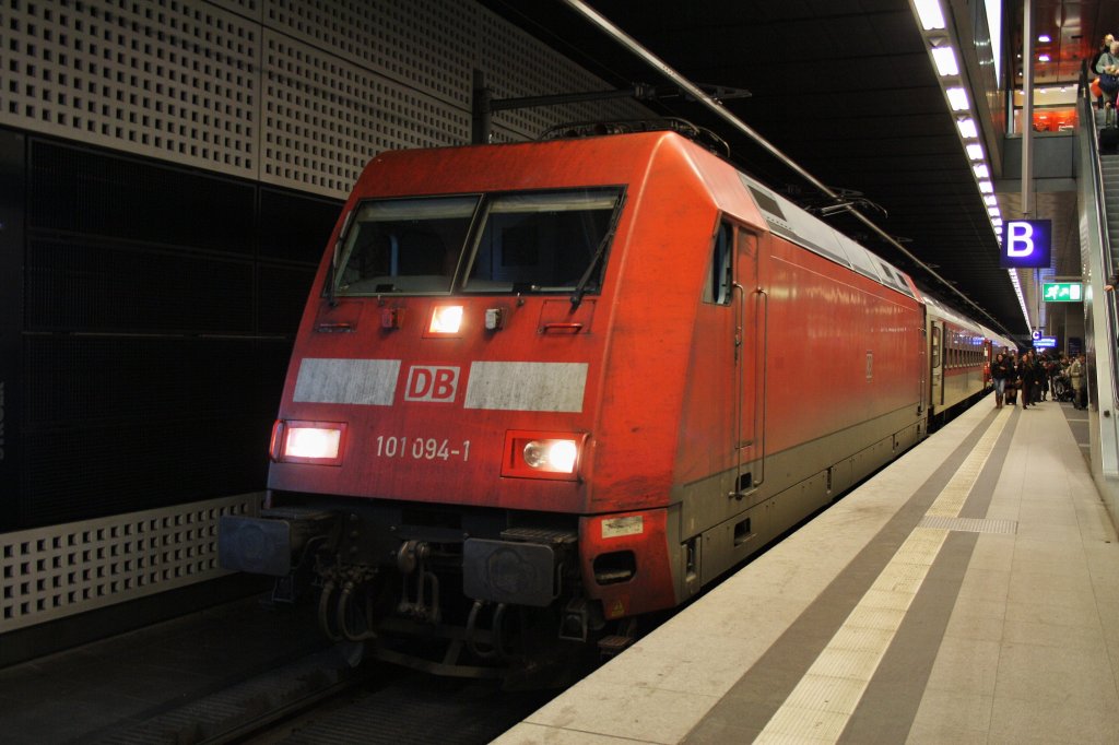 Here 101 094-1 with CNL451 from Paris Est to Berlin Skreuz. Berlin main station, 25.2.2012.
