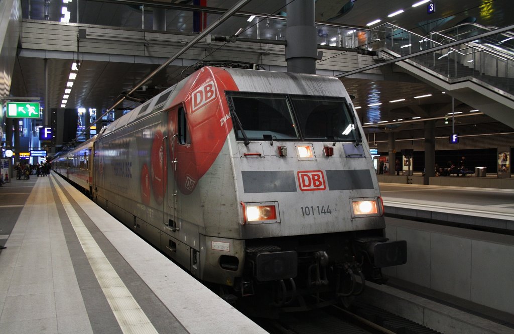 Here 101 144 with IC2074 from Dresden main station to Westerland/Sylt. Berlin main station, 25.2.2012