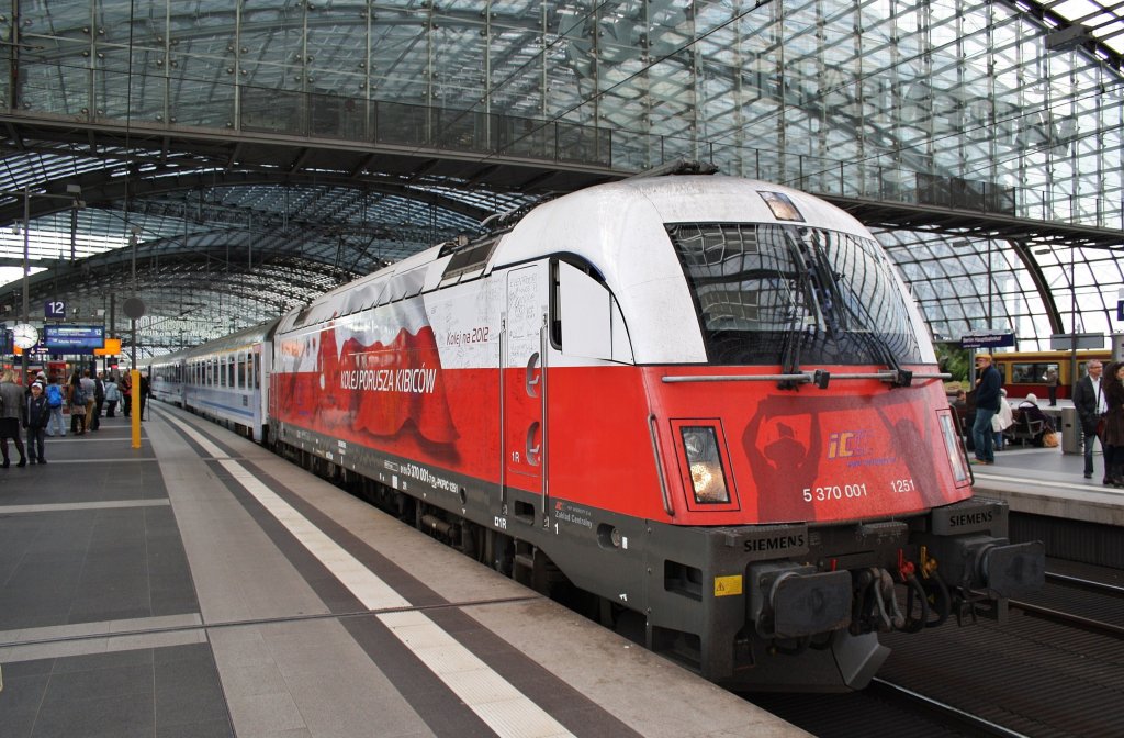 Here 5 370 001 with EC55 from Berlin central station to Gdynia Glowna, this train was standing at the central station in Berlin.(3.10.2012)