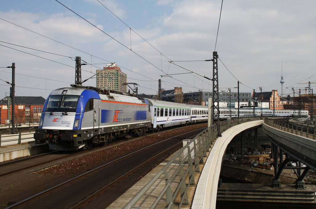 Here 5 370 003 with EC44 from Warszawa Wschodnia to Berlin central station. Berlin central station, 6.4.2012.