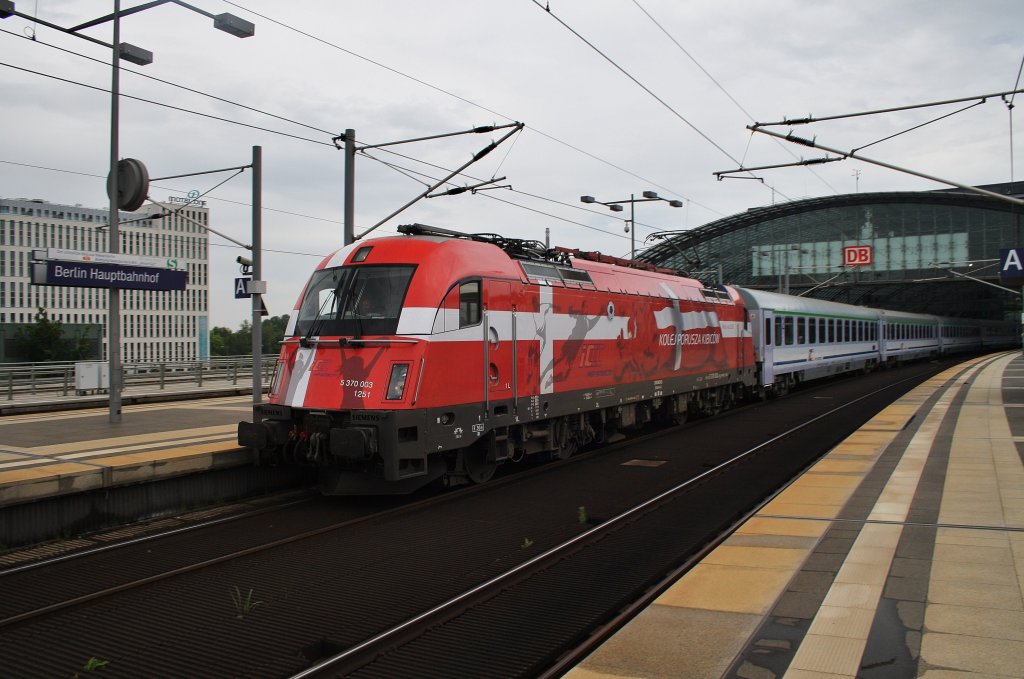 Here 5 370 003 with EC54 from Gdynia Glowna to Berlin central station. Berlin central station, 16.6.2012.