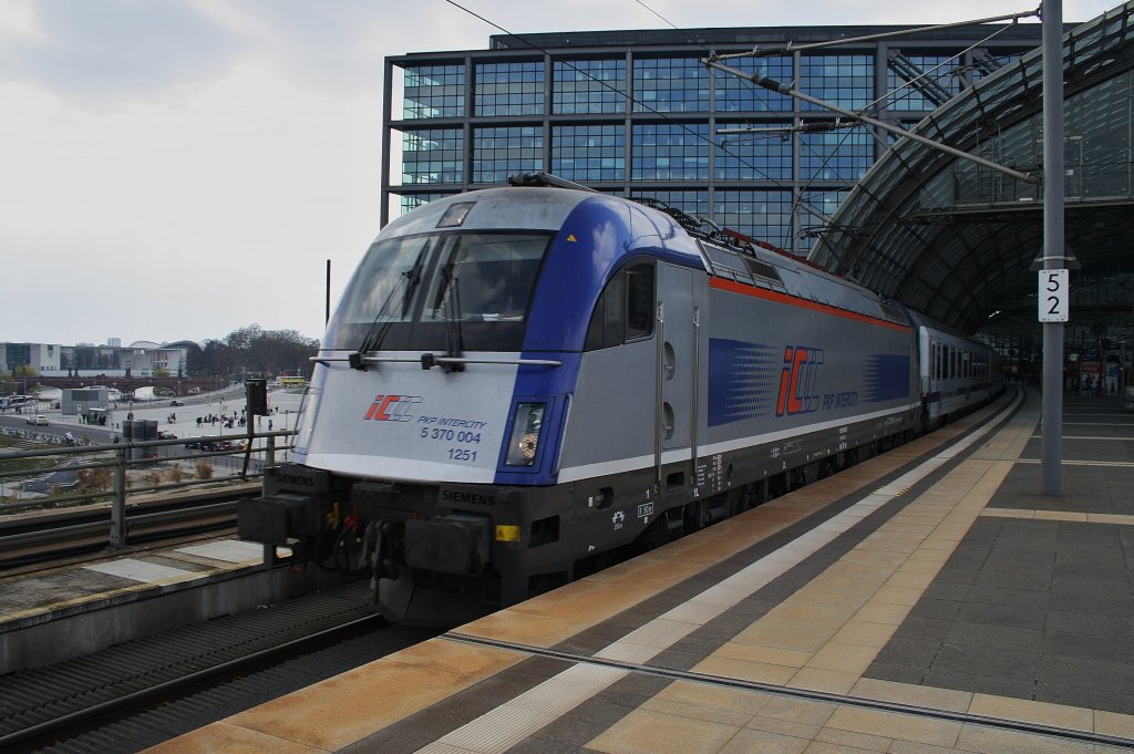 Here 5 370 004 with EC45 from Berlin central station to Warszawa Wschodnia. Berlin central station, 6.4.2012.