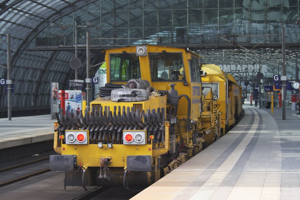 Here a construction train in Berlin main station. (25.2.2012)