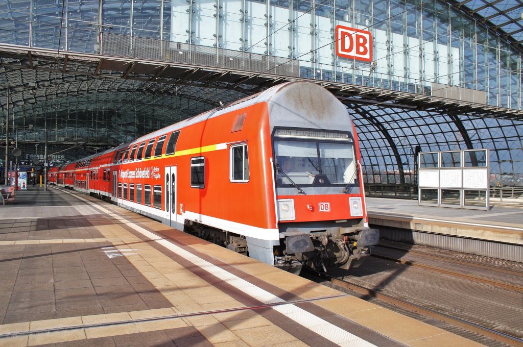 Here a local train from Nauen to Berlin Schnefeld Flughafen. Berlin main station, 25.2.2012.