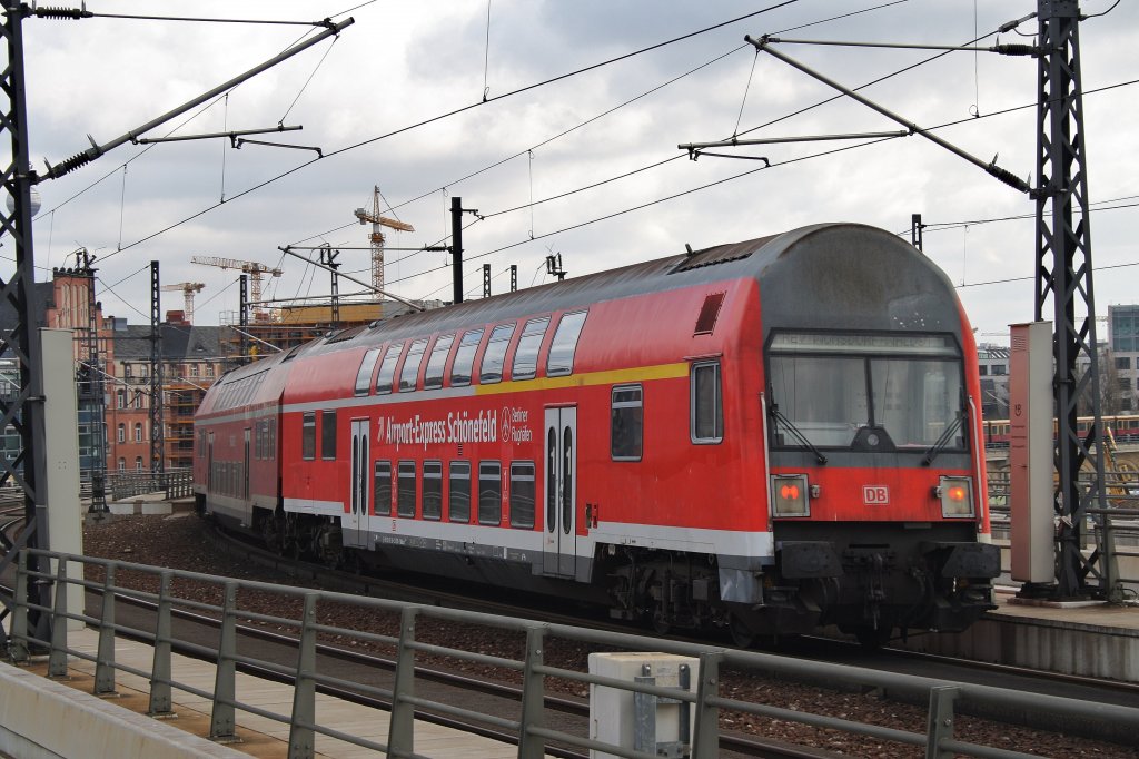 Here a local train from Berlin Zoologischer Garten to Wünsdorf-Waldstadt. Berlin main station, 25.2.2012.