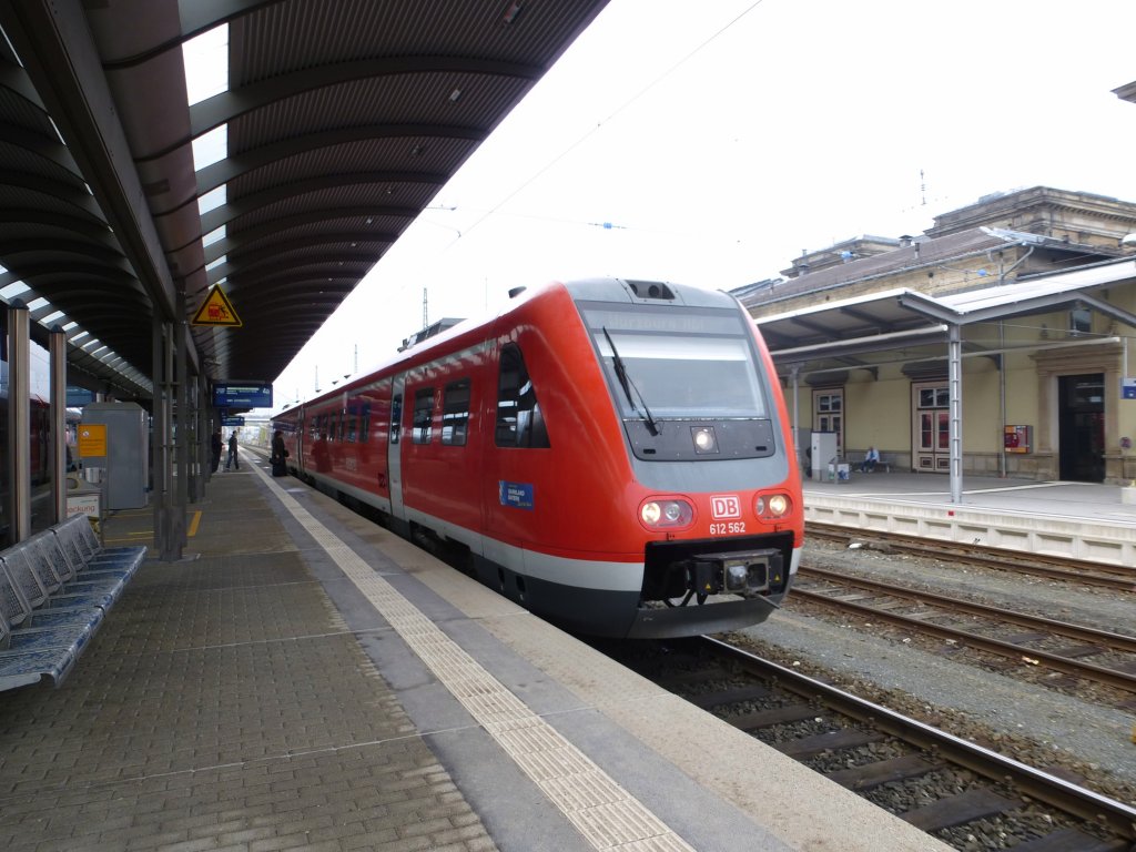 Here a lokal train to Wrzburg (BR 612) in Hof main station on April 28th 2013.