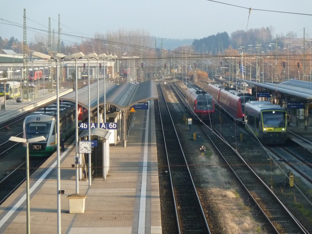 Here to view to the main station of Hof on November 14th 2012. You can see a VT 650, 612 and 611. 