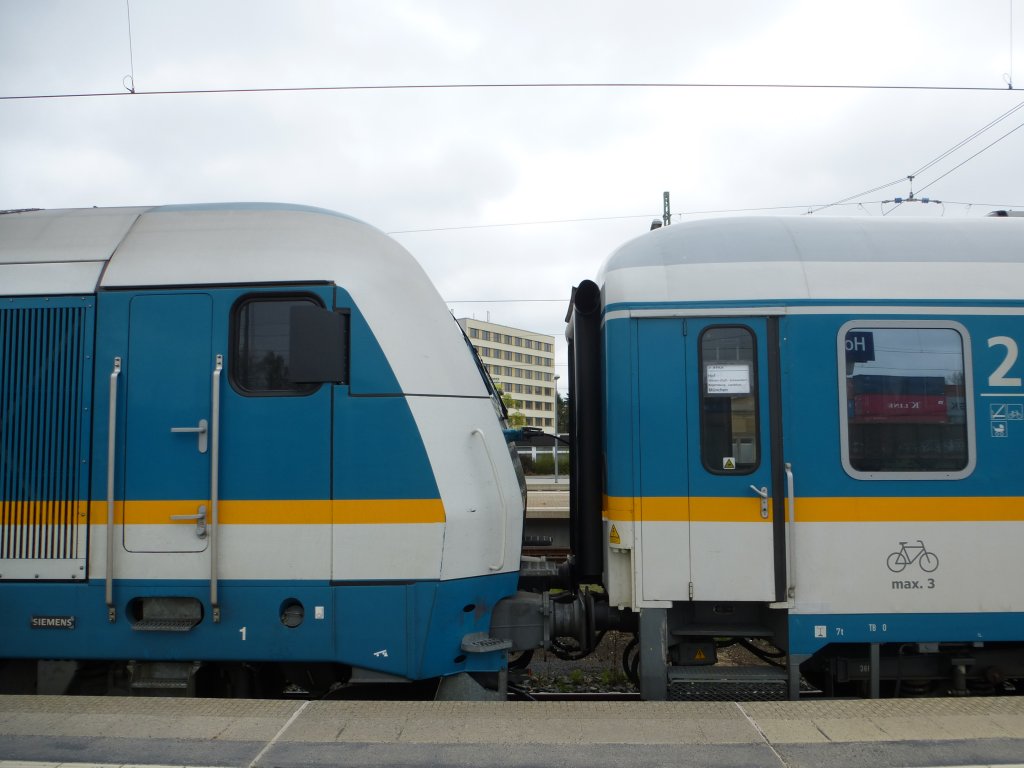 Here you can see the coupling of 223 062 with an Wagon in Hof main station on April 28th 2013.