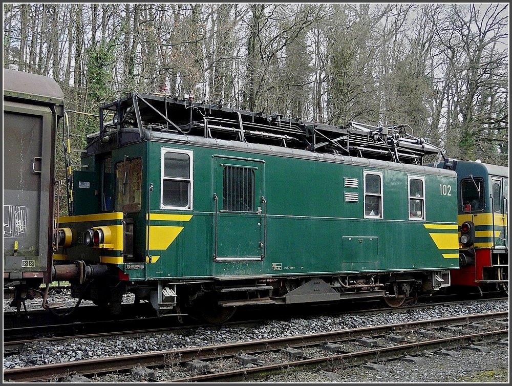 Heritage maintenance unit 302 pictured at Spontin on December 7th, 2008.